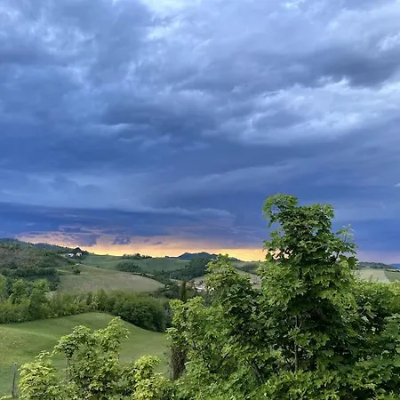 Ca' Del Poggio شقة *