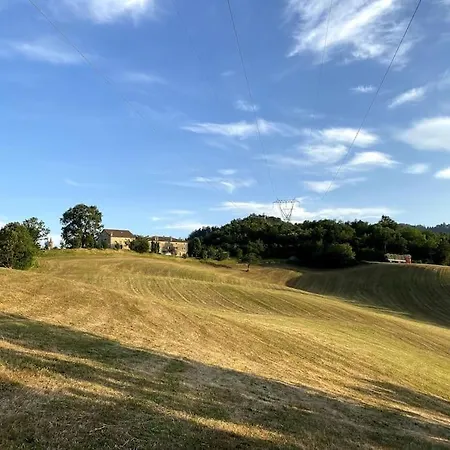 Ca' Del Poggio شقة
